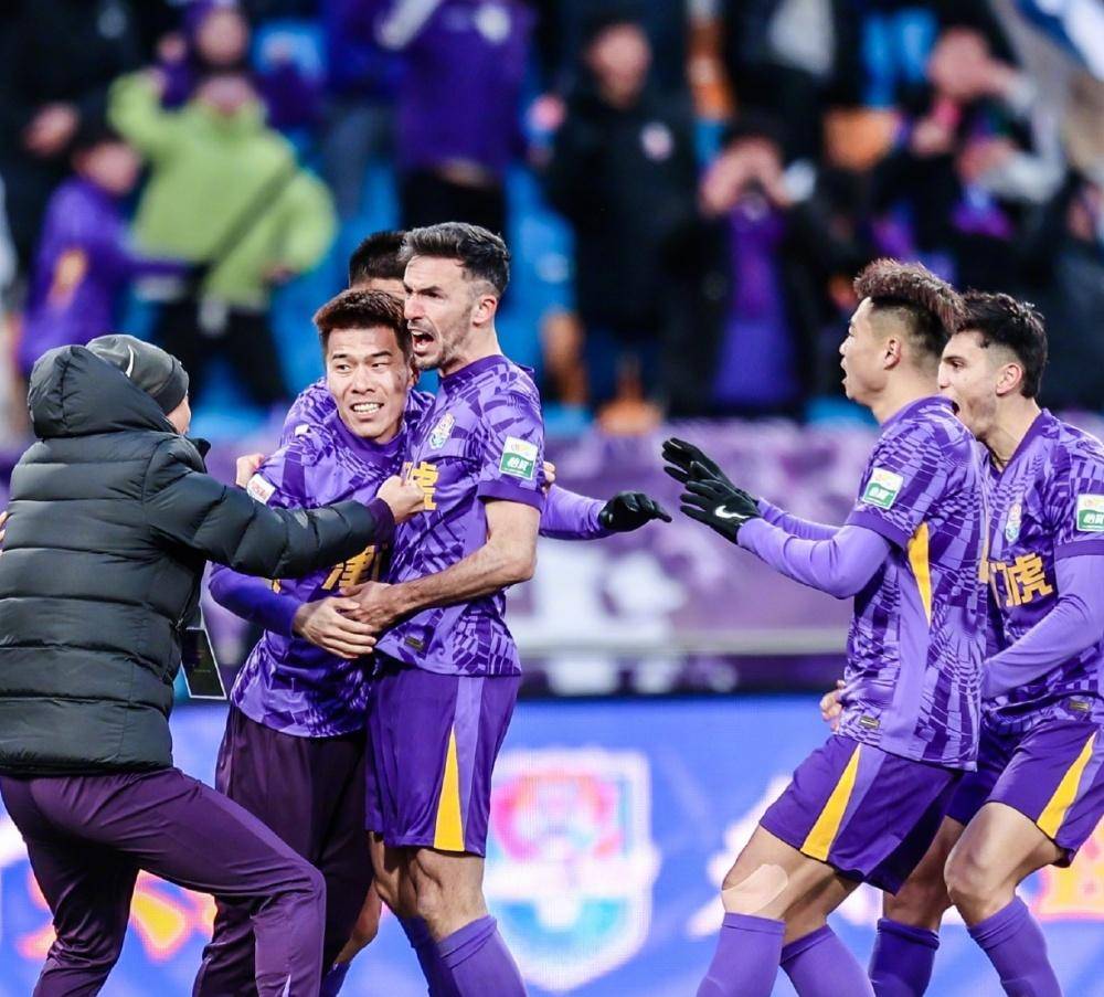 斯與貝爾納 斯與貝爾納