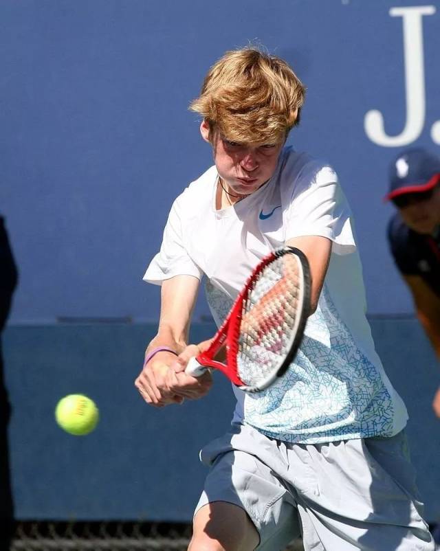 于英超平均 于英超平均